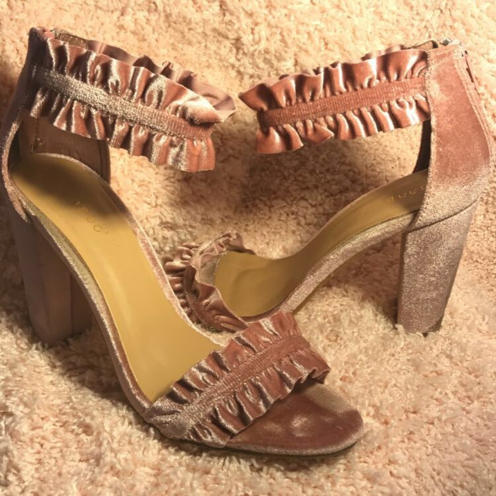 Bamboo Ruffled Heels